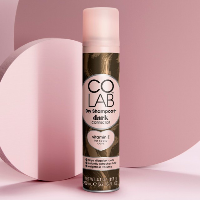 COLAB Dark Corrector Dry Shampoo, Ξηρό Σαμπουάν με Χρώμα & Βιταμίνη Ε  για Ανανέωση των Μαλλιών & Φροντίδα του Τριχωτού ανάμεσα από λουσίματα, 2x200ml 1+1ΔΩΡΟ